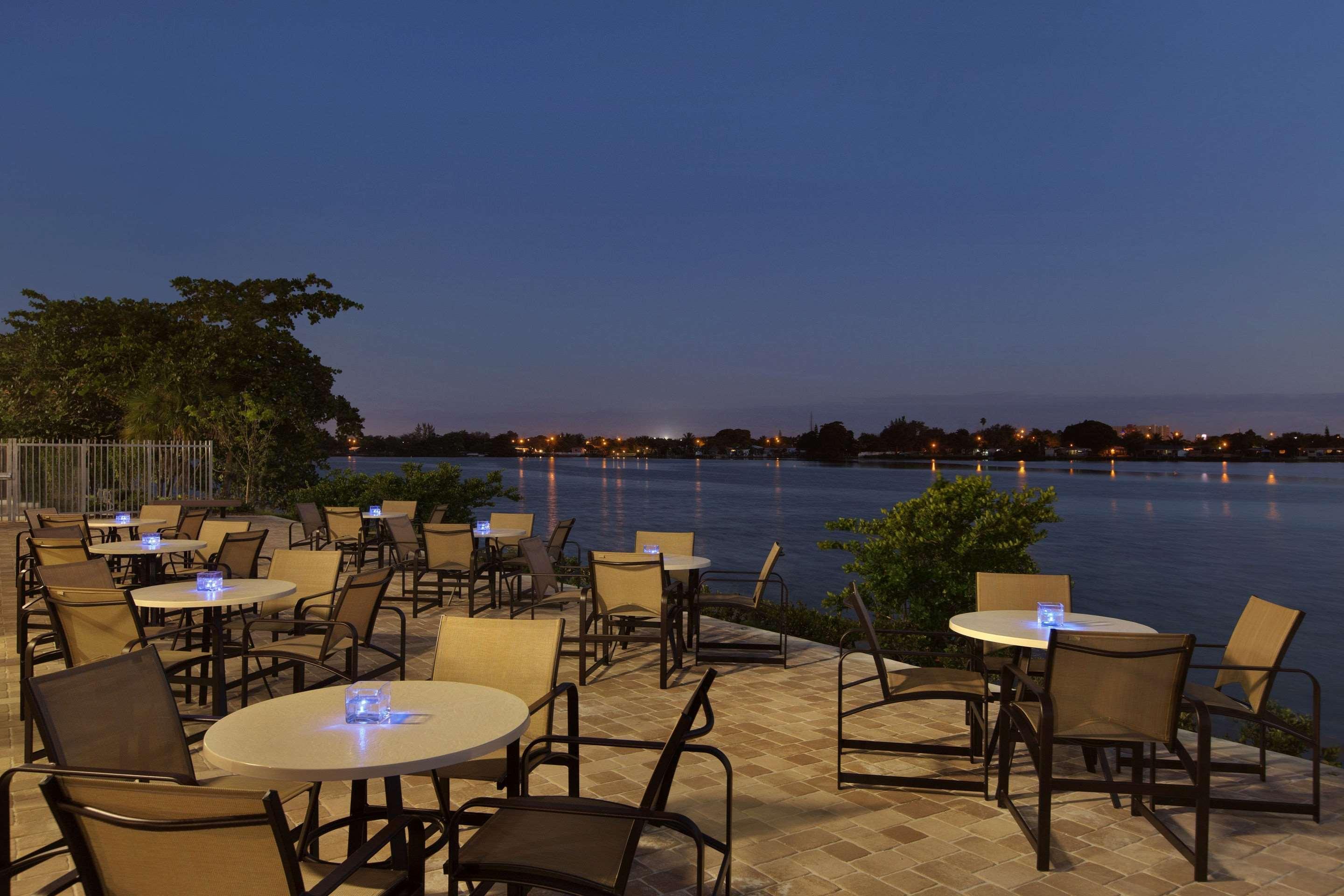 Cambria Hotel Miami Airport - Blue Lagoon Dış mekan fotoğraf