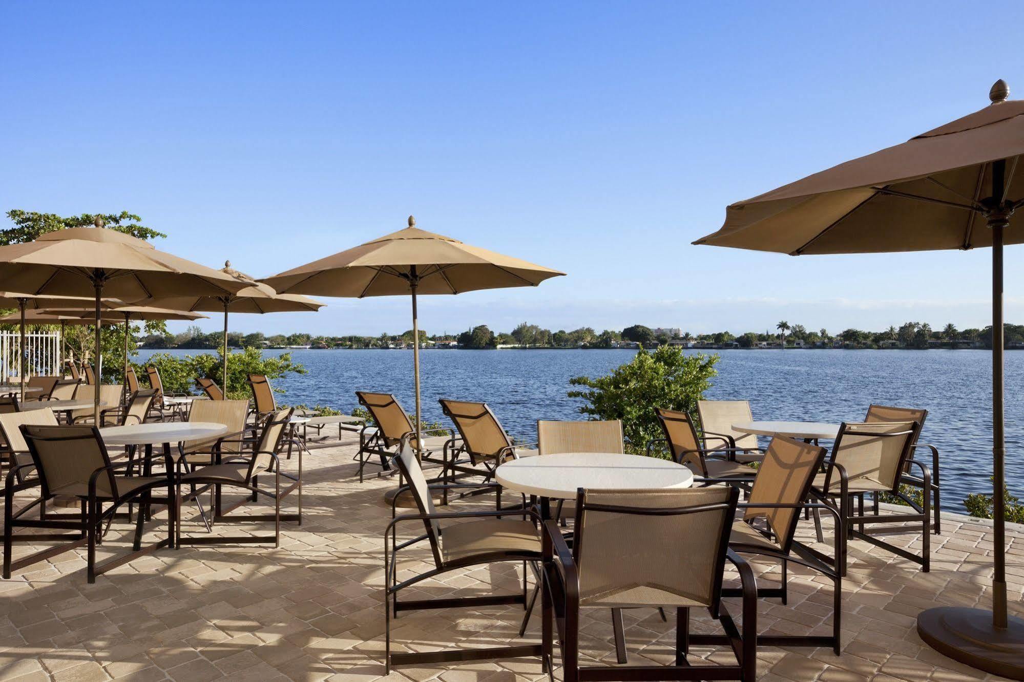 Cambria Hotel Miami Airport - Blue Lagoon Dış mekan fotoğraf